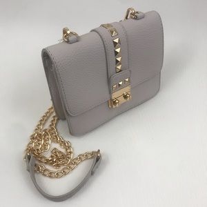 $148 BCBG Nude Grey Gray Caviar Crossbody Chain